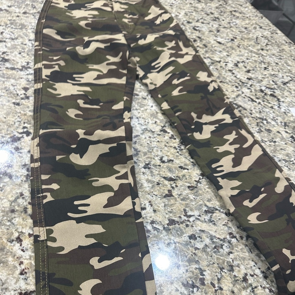 Camo Swash Posh Size Medium